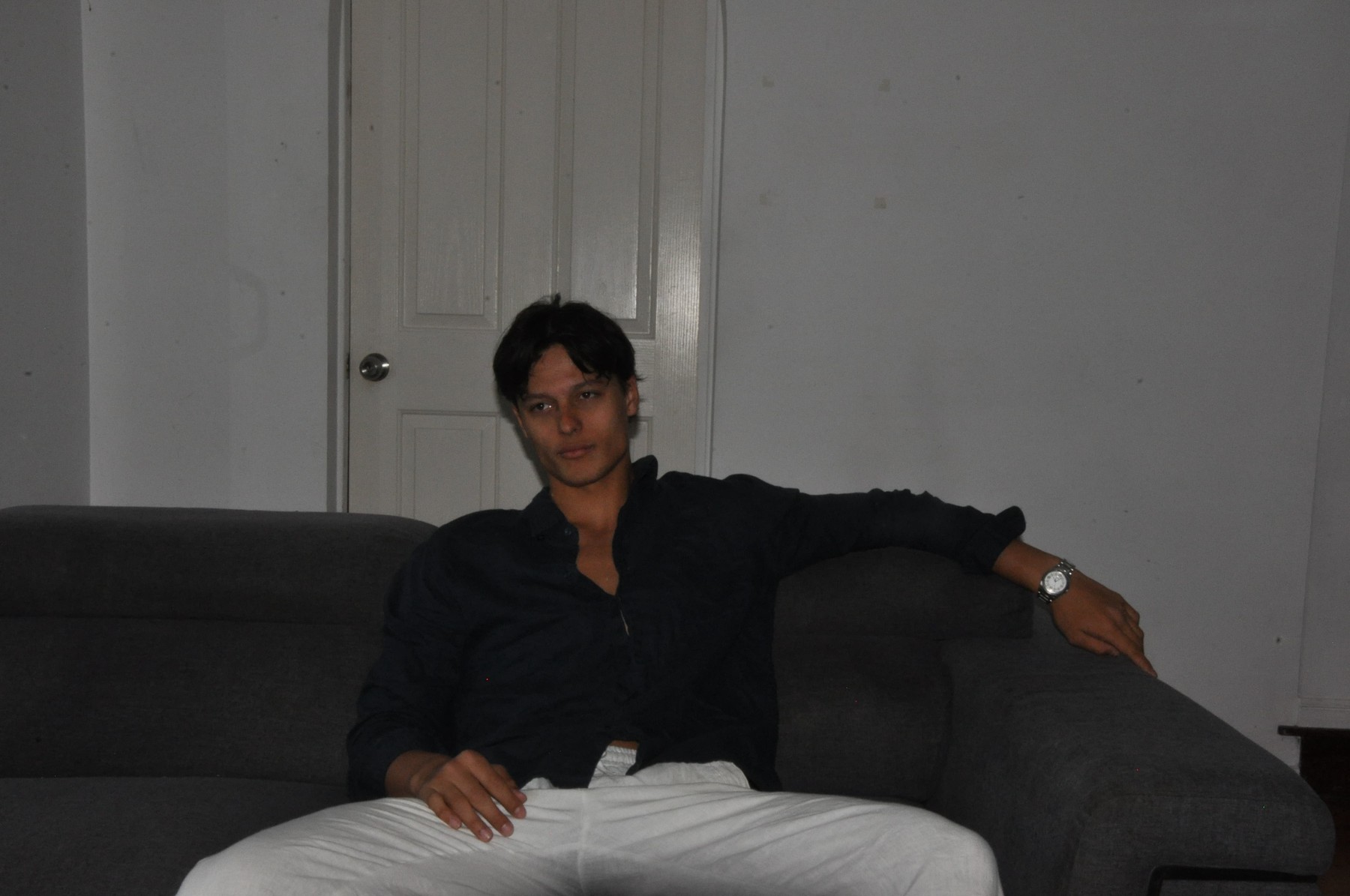 Bonhygge Navy Linen shirt, seated